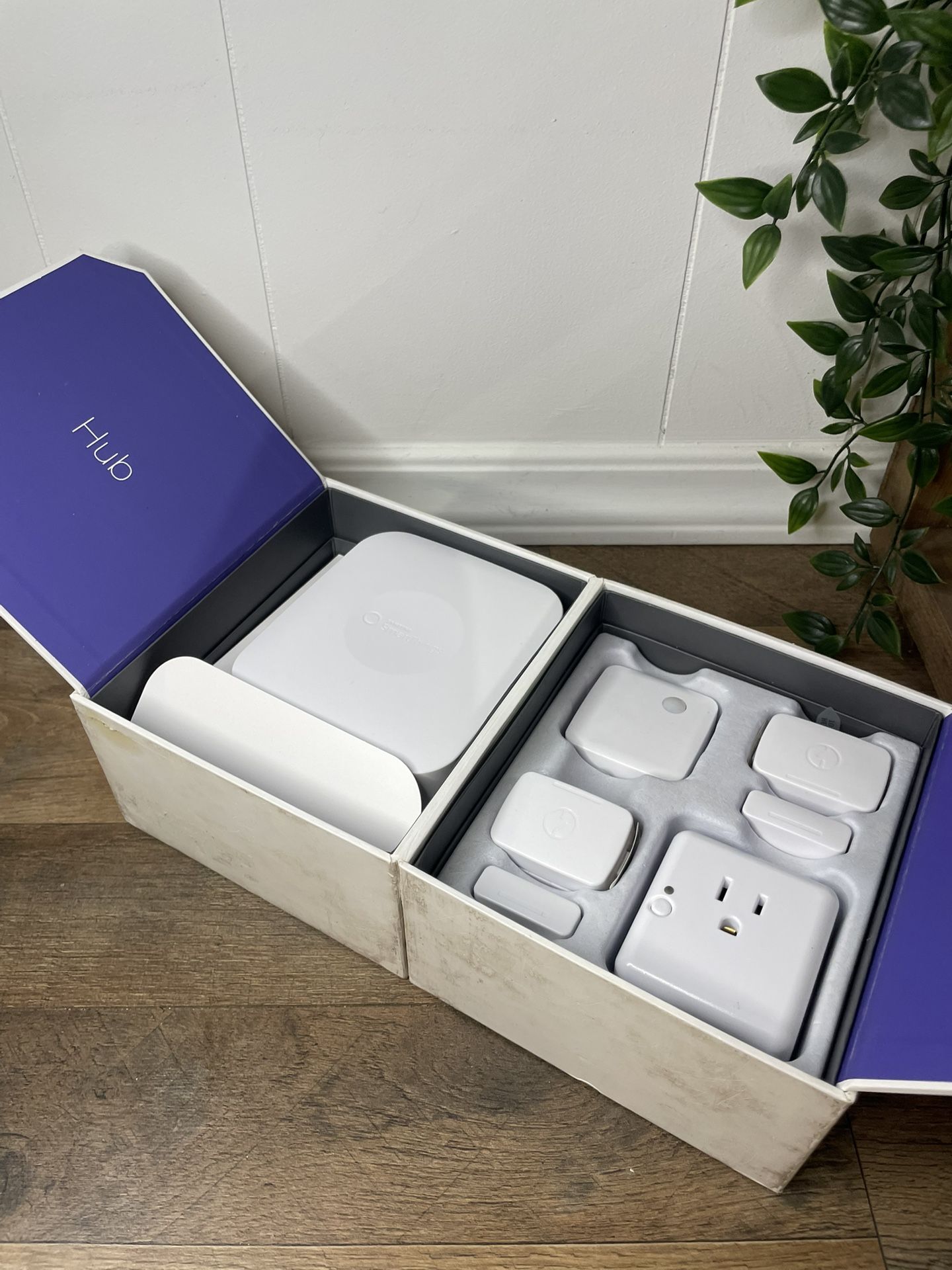 Samsung SmartThings Home Monitoring Kit Smart Hub Motion Sensor Outlet
