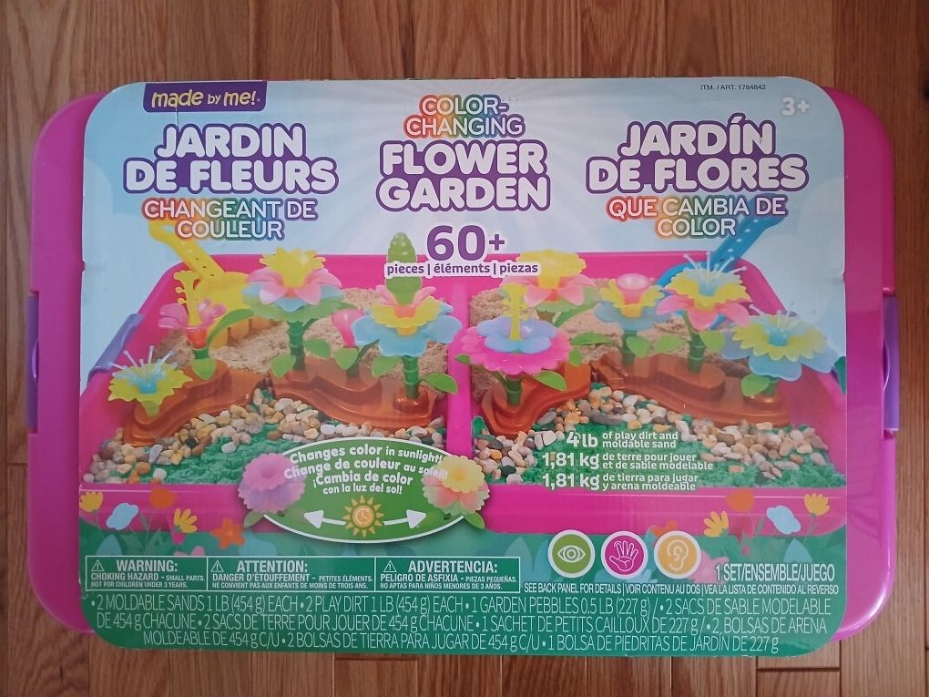 NEW. Color- Changing  FLOWER GARDEN 60+ Pieces  Age 3+