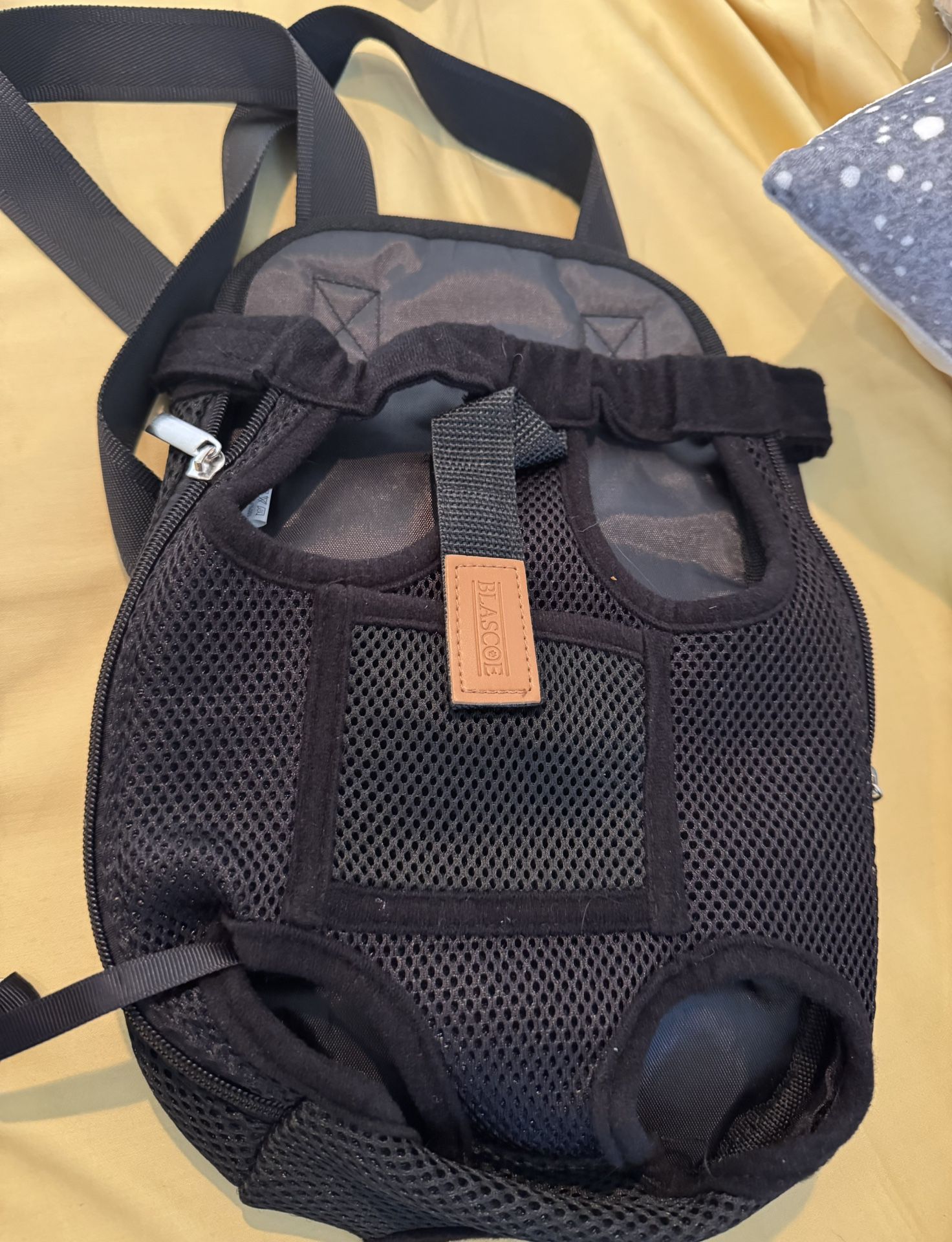 Pet Dog Carrier Backpack Adjustable Dog Front Carrier, Legs Out Easy-Fit Dog Travel Backpack Carrier for Hiking Camping for Small Medium Dogs  size Me