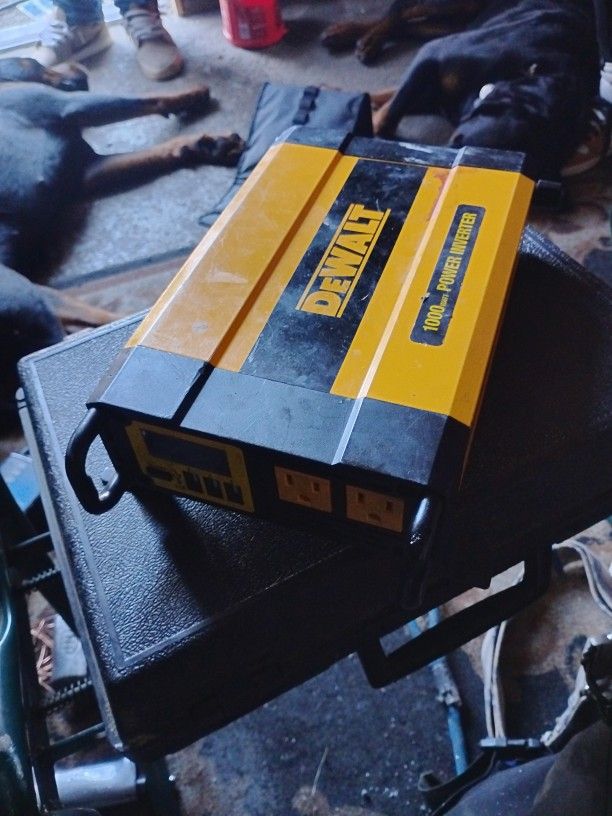 DeWalt Type 2 Power Inverter