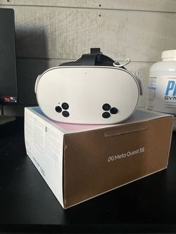 Meta Quest 3S VR Headset with Box