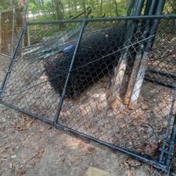 Black Vinyl 4ft Chainlink GATE(GATE ONLY. NOT WIRE) AND GATE POST 1 BLACK)