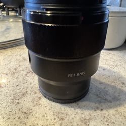 Sony 85mm 1.8 lens
