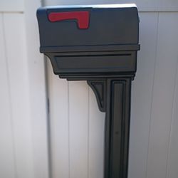 Brand New Plastic Mailbox With Post 