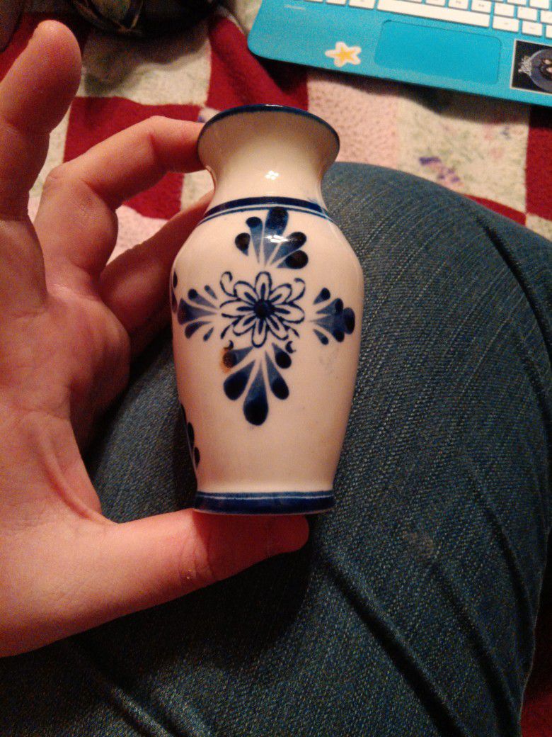 Vintage Miniature Porcelain Vase Blue Onion willow

