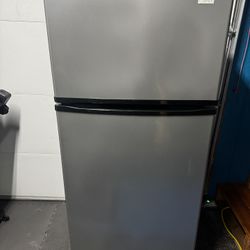 Refrigerator/ Freezer 