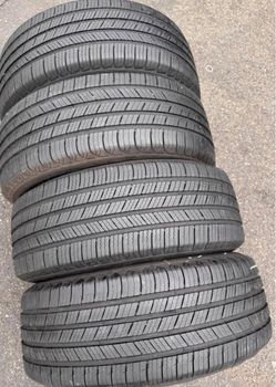 205 55 16 vendo un juego de llantas Michelin en excelente condición