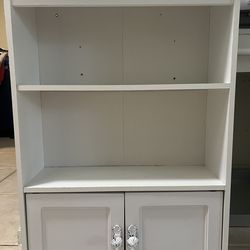 Over the toilet shelf with nice knob