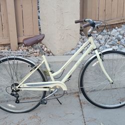 Schwinn Women's Gateway Bicycle 700cc/28" wheels. Touring Hybrid.