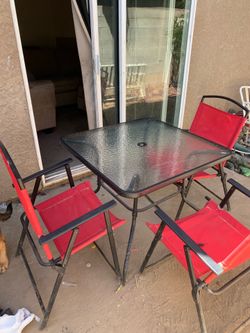 Outside table / 3 chairs