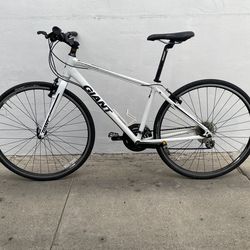 Giant Escape -Size Small