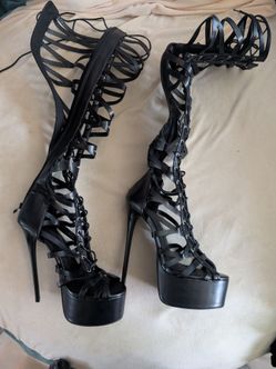 Boots Strapy with heels