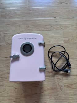 Frigidaire Retro Mini Compact Beverage Cooler (pastel pink)
