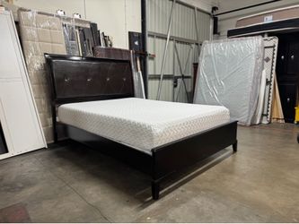 Queen bed $260