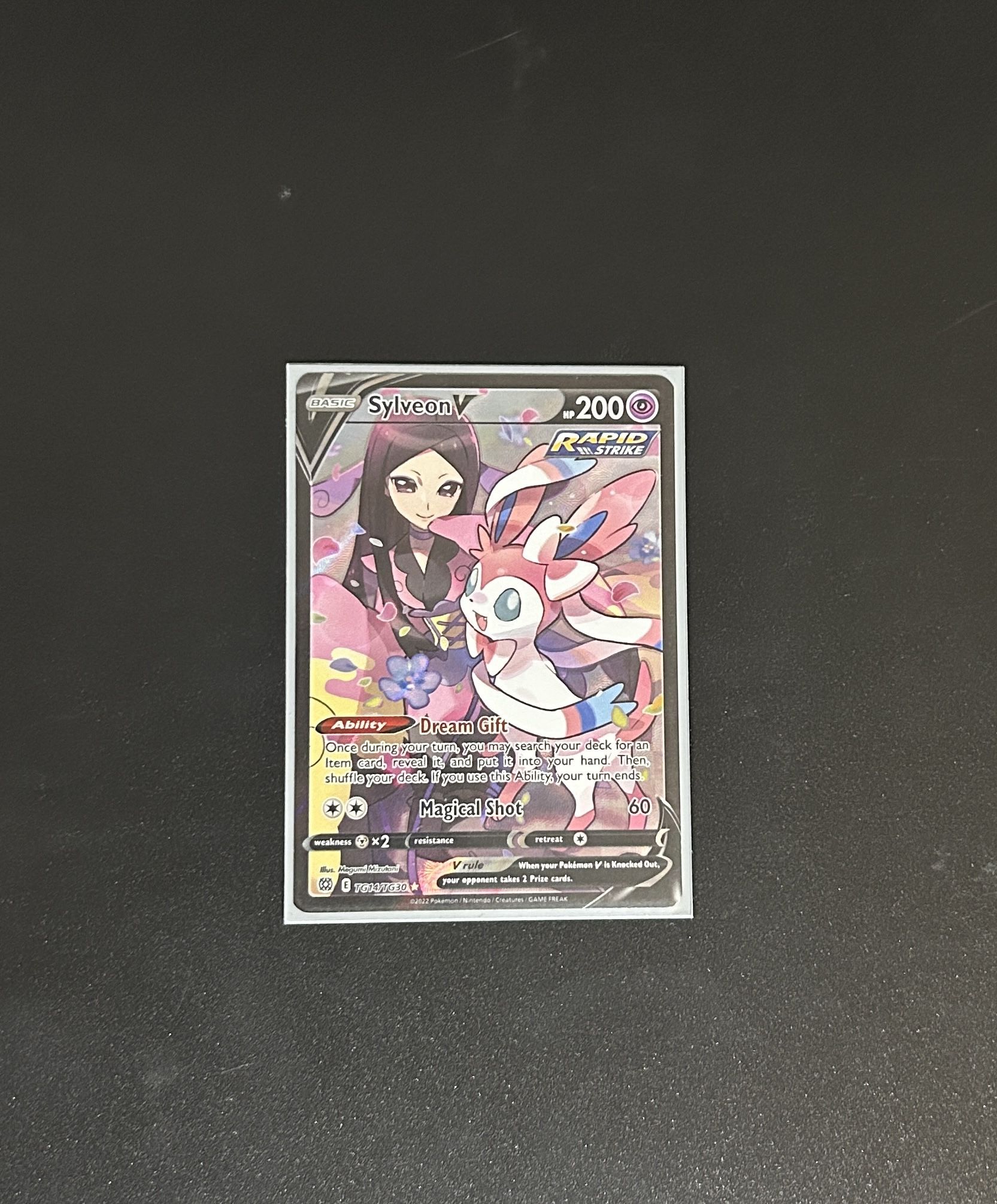 Sylveon V Pokémon Card