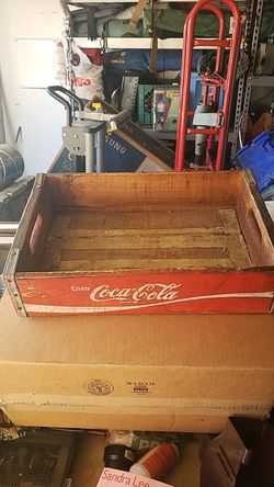 Vintage Coca Cola Coke crate 1983