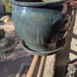 Pot / saucer. Green glazed.