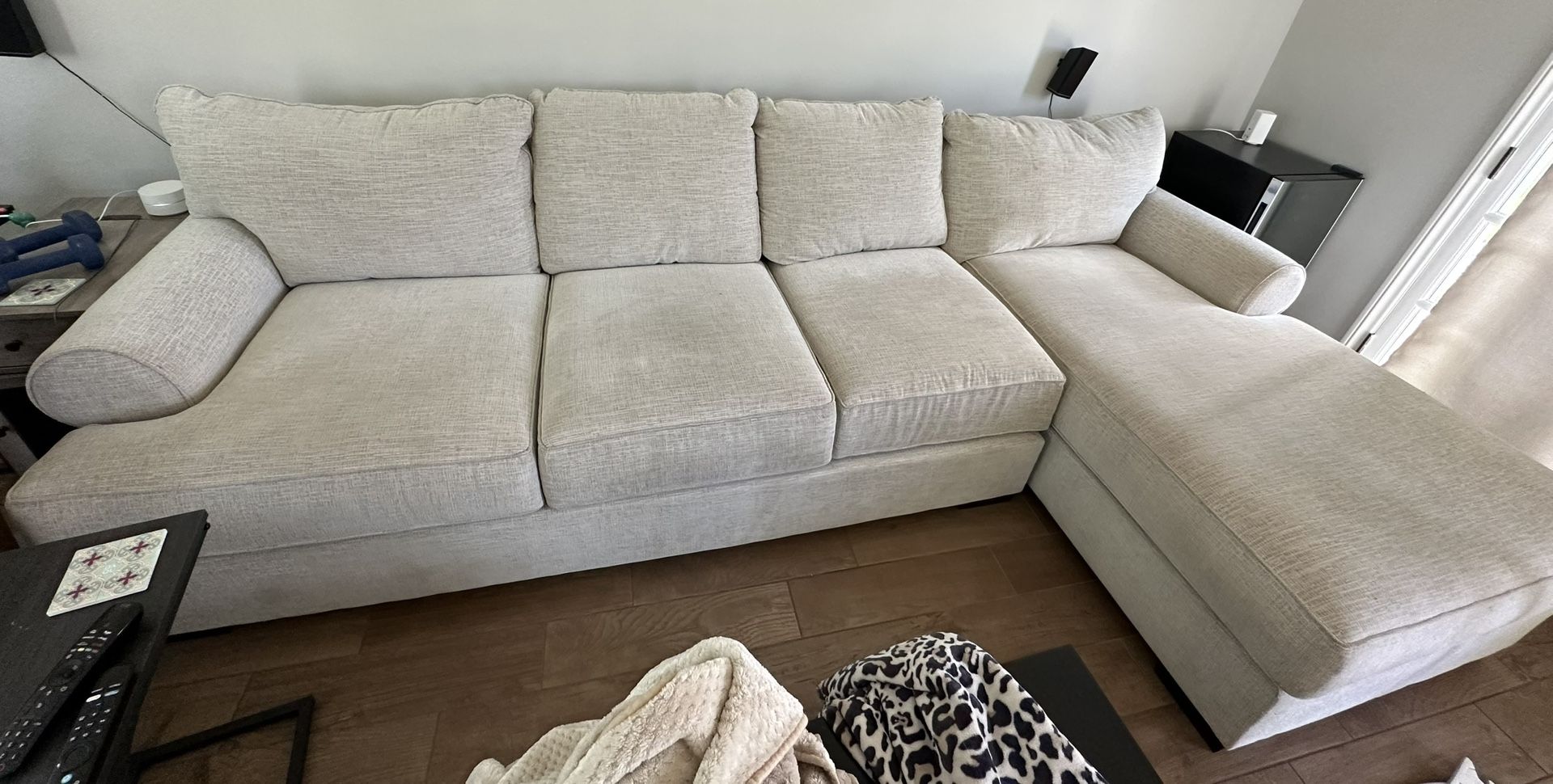 Couch With Chaise 
