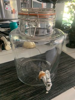 Glass Beverage Dispenser with Spigot
