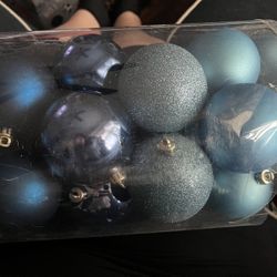 (32) Blue Oranments 