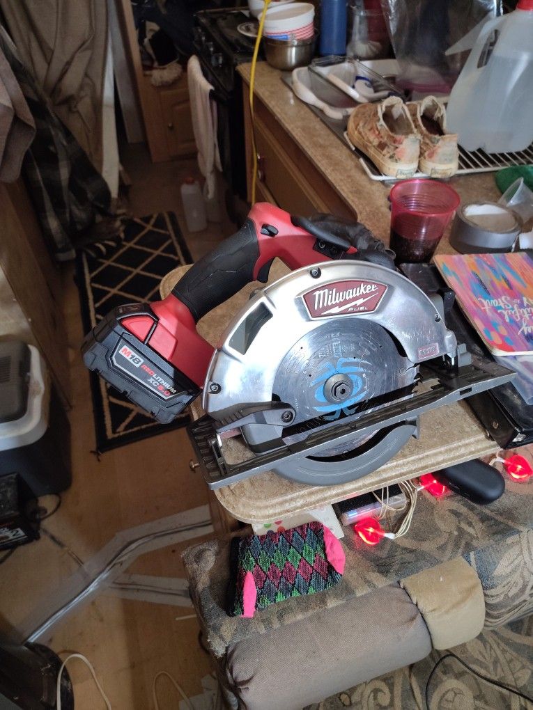 Milwaukee M18 Fuel 7 1/4inch Cordless Circular Saw