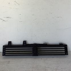 2026 GMC Acadia lower shutter (4).