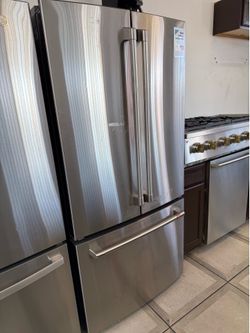 Ge Cafe Open Box 33 Inch Wide Counter Depth Refrigerator
