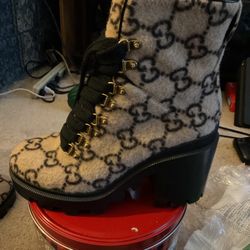 Gucci Wool Ankle Boots (AUTHENTIC)  39.5 (US WOMEN 8.5)