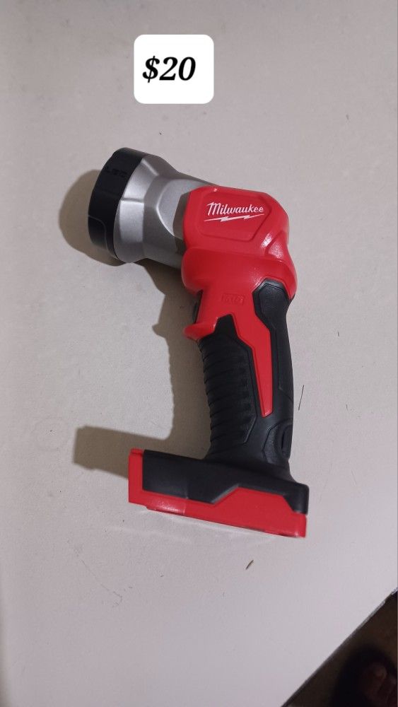 Milwaukee M18  Flashlight (Tool-Only)
