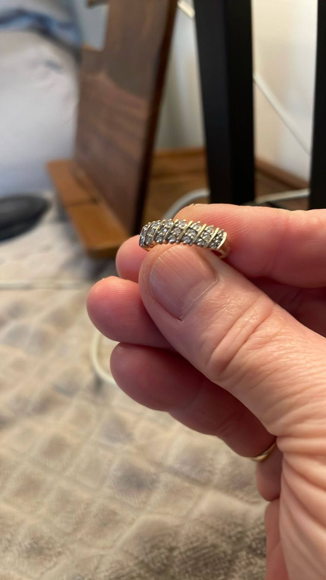 Beautiful 10 k Stamped 21 Real Diamonds Sz 6