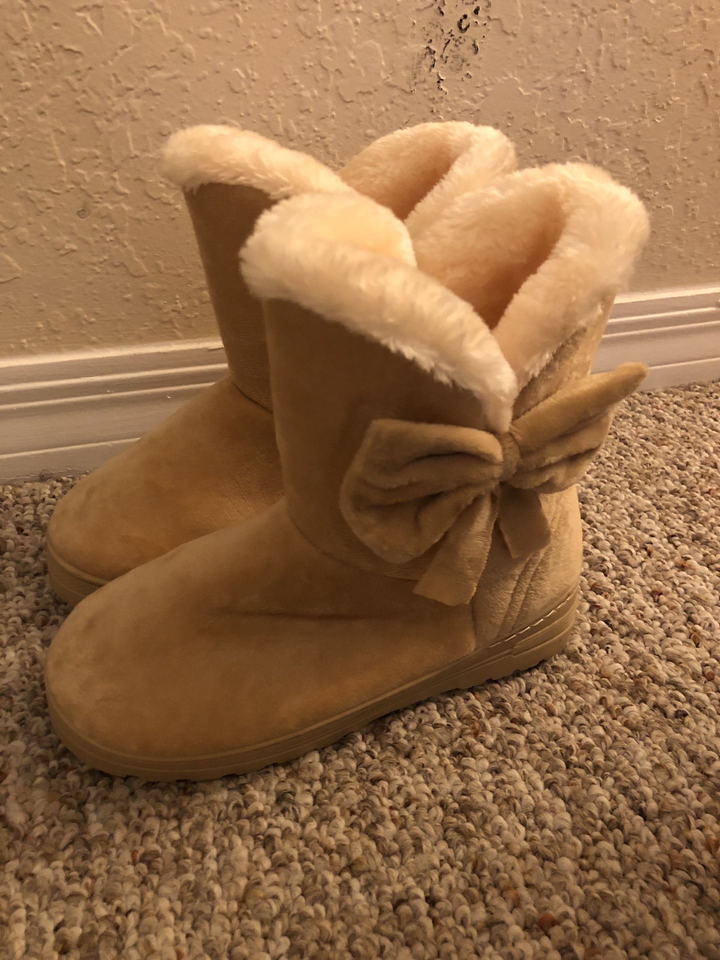 Winter Boots with Furr, size 6 WOMEN, NEW