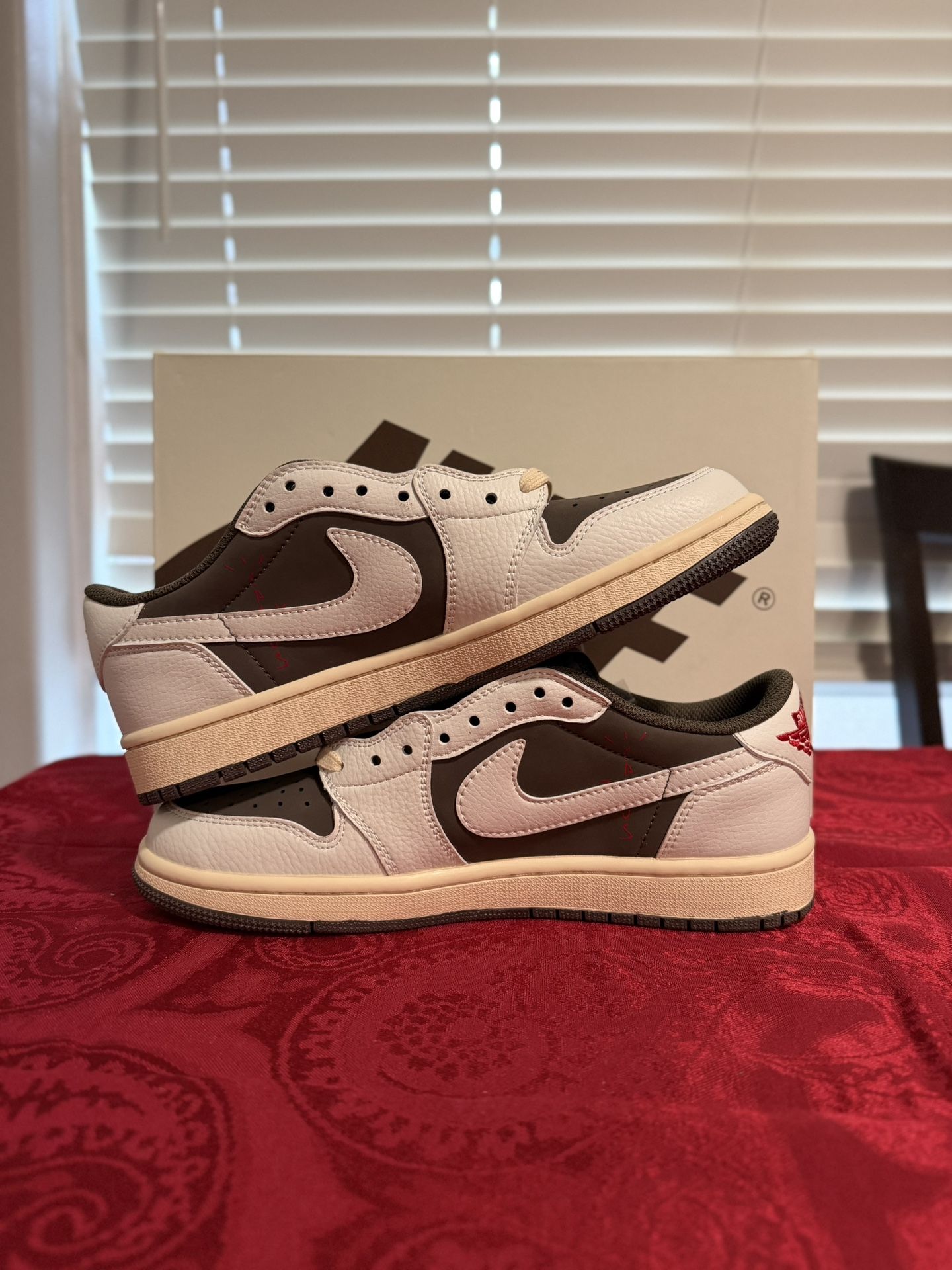 Size 8 Travis Scott Nike Reverse Mocha 
