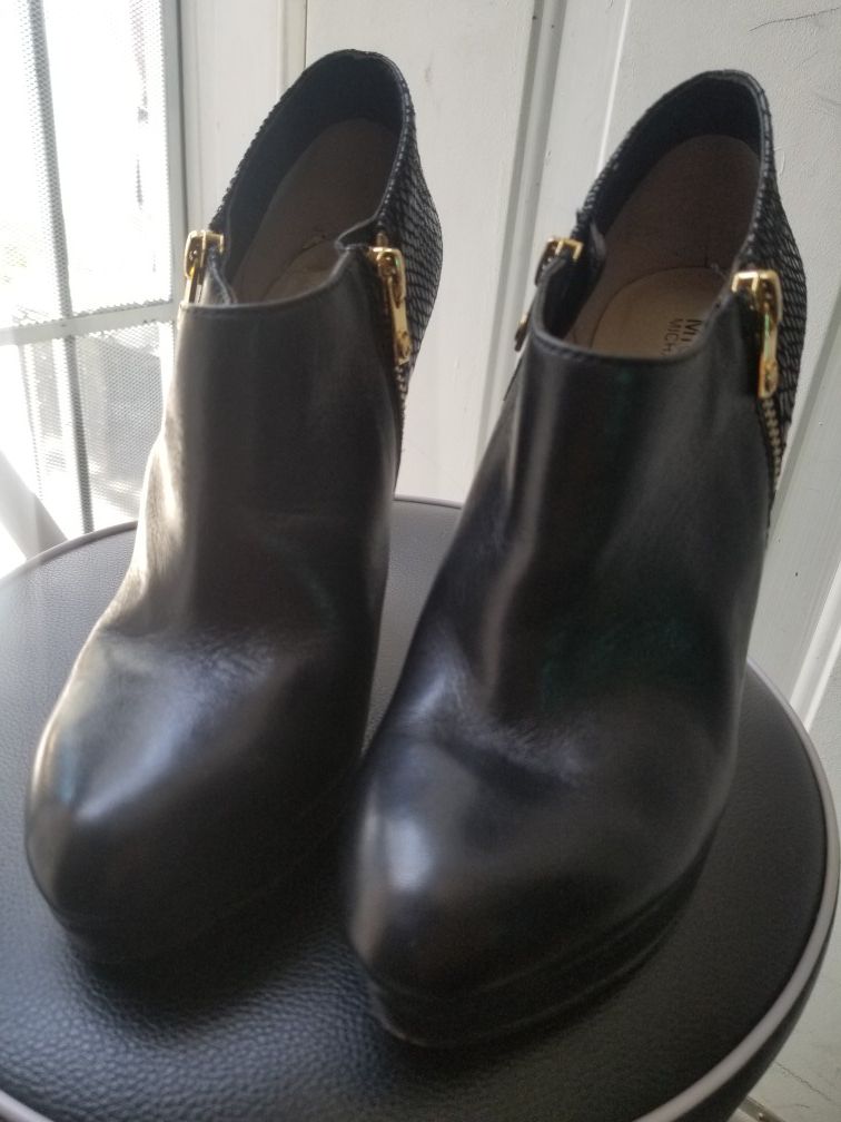Women shoes ( Michael Kors)