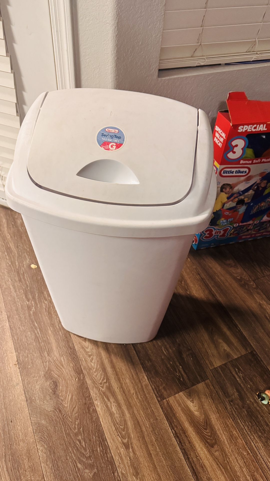 13 Gallon Trash Can With Swing Top
