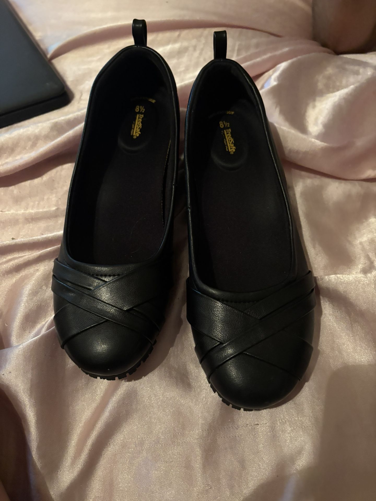 Slip resistant work shoes size 8.5