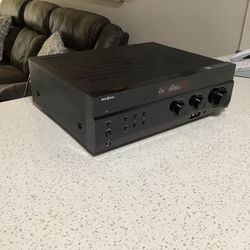 * INSIGNIA * HDMI *  HIGH POWER HOME THEATER SURROUND SOUND AND STEREO RECEIVER . EXCELLENT  CONDITION . MUST SEE TO APPRECIATE .