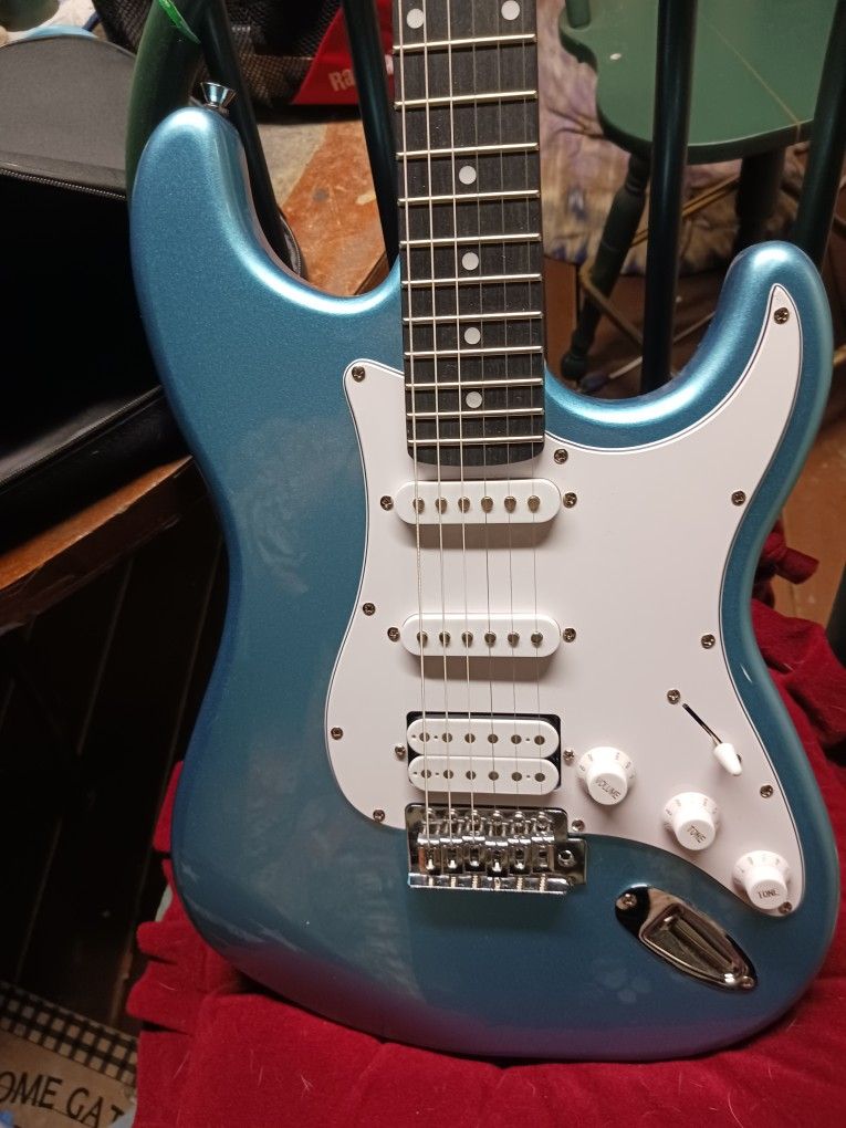 Newer Donner Electric GUITAR