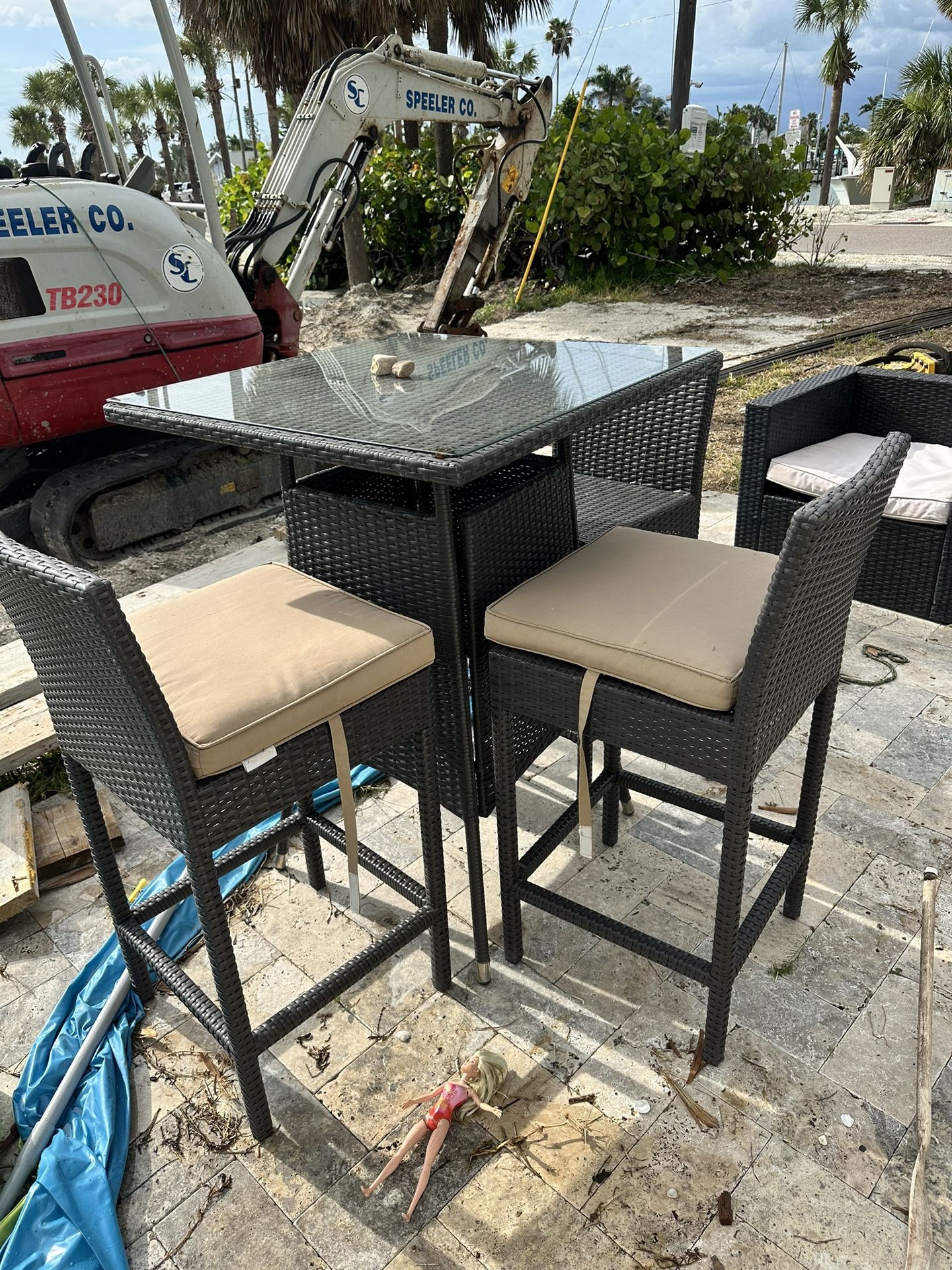 Tall Table With 4 Chairs And Cushions