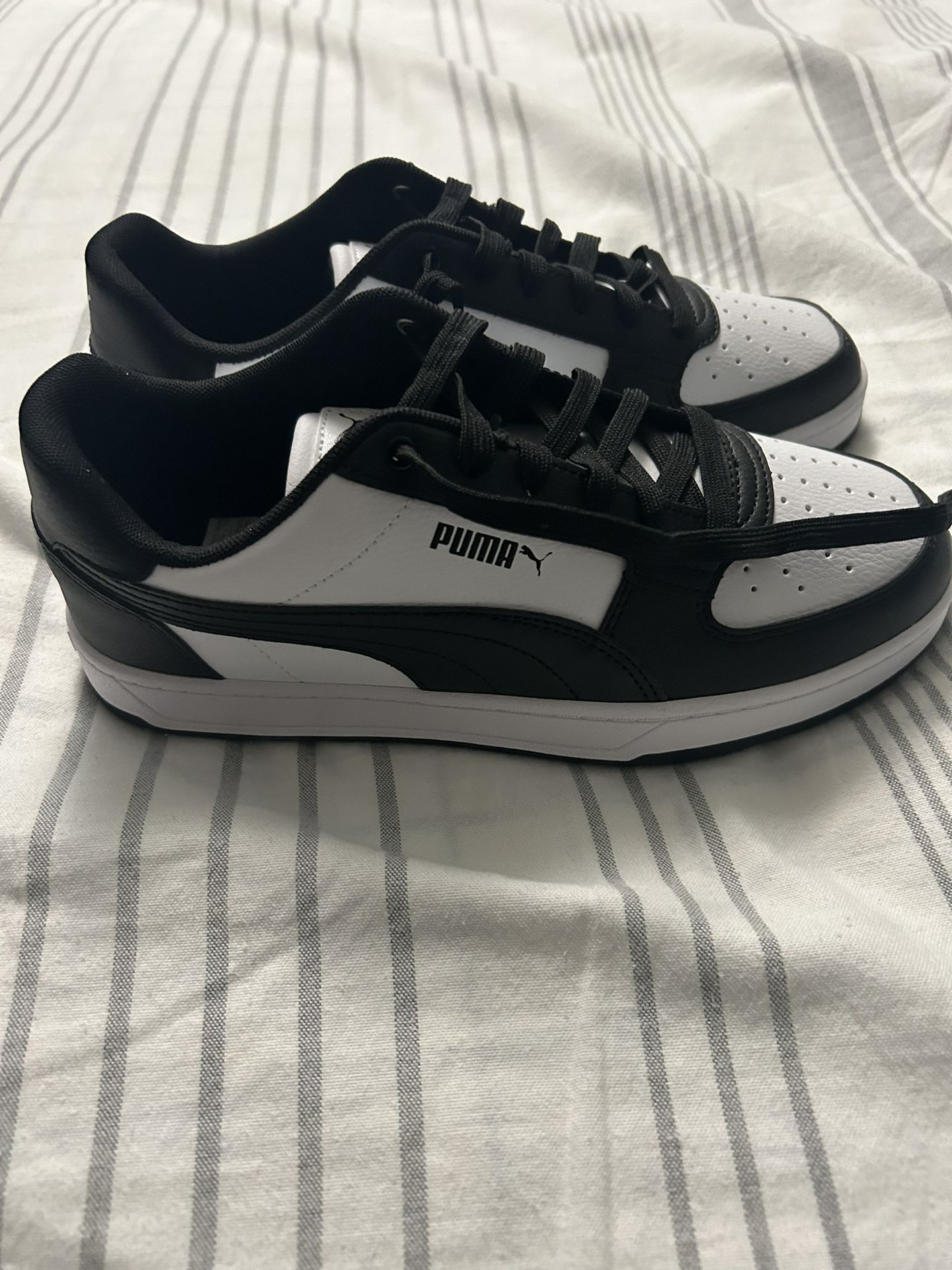 Youth PUMA SHOES SIZE 7