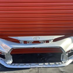 2020 -2023 TOYOTA COROLLA SE FRONT BUMPER COVER OEM 