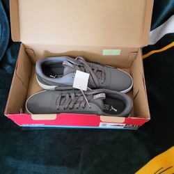 Men's Puma Shoe: Size 11 Color Gray