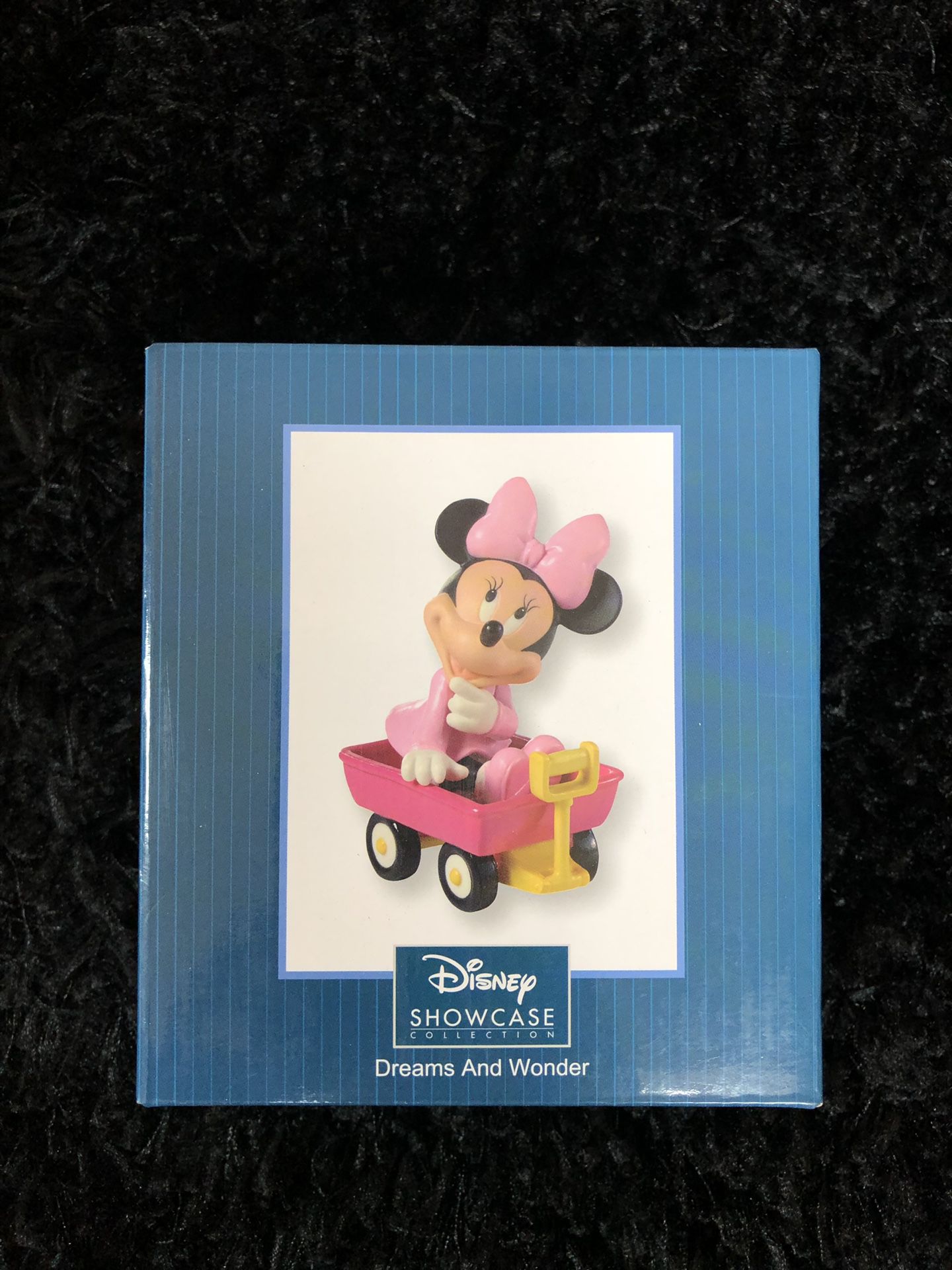 Precious Moments, Disney Showcase Minnie In Wagon