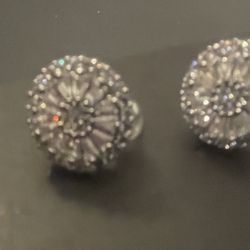 Brand New-Comes With Gift Box. Size- A Little Smaller Than A Dime Coin