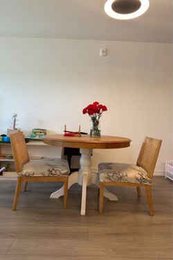 Round Wood Pedestal Dining Table