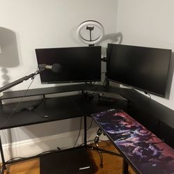 Streaming Desk