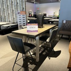 Table And 4 Barstools 