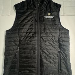 Pre Owned  100th Anniversary 100 Years Of Warner Bros  Discovery  Puffer Vest  Embroidered  Black  Unisex  Size Medium