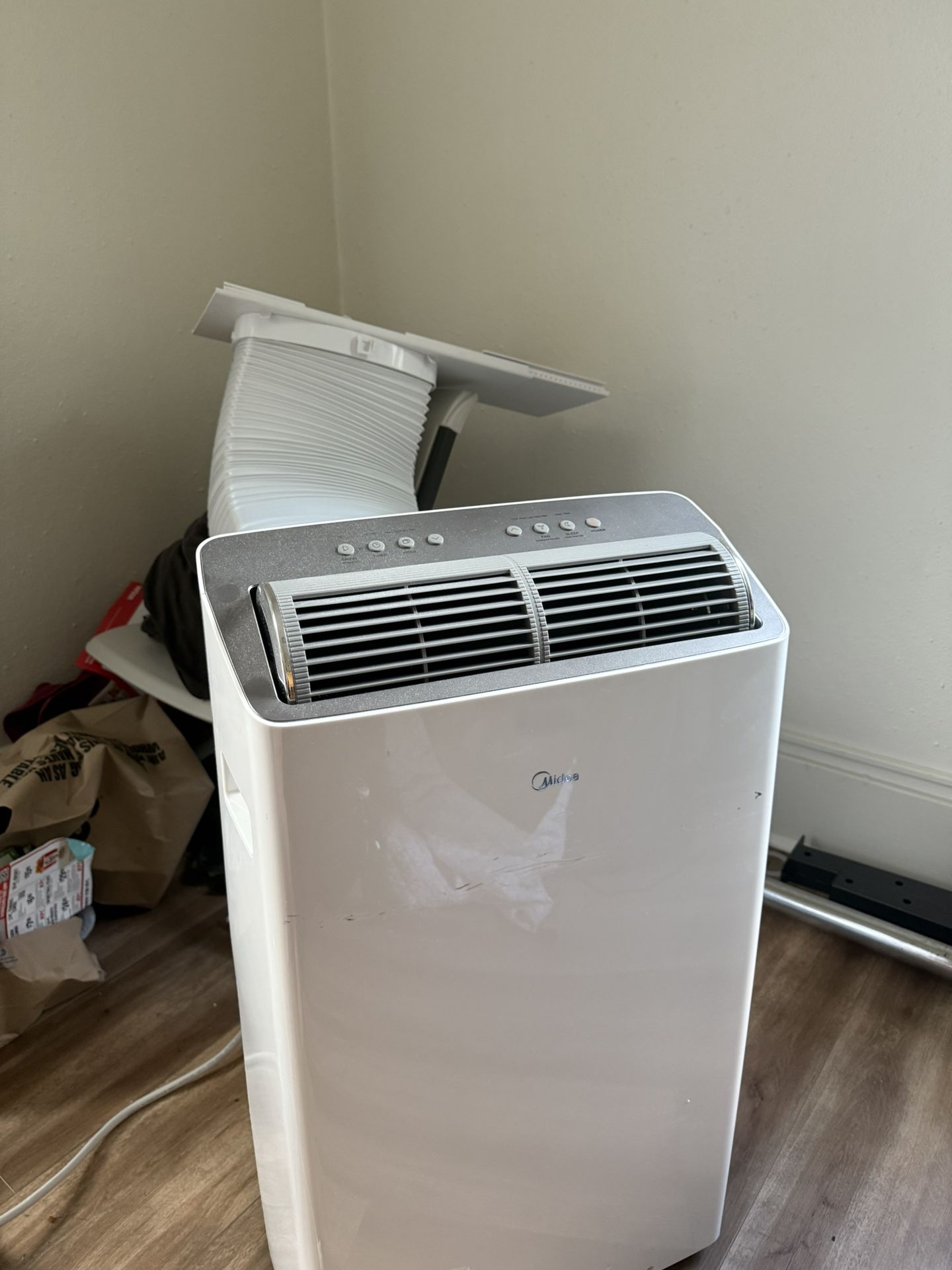 Midea 550sqft/14000BTU AC Unit