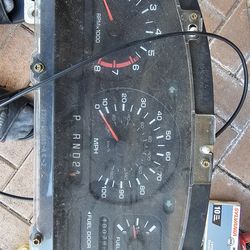 Nissan Quest instrument cluster