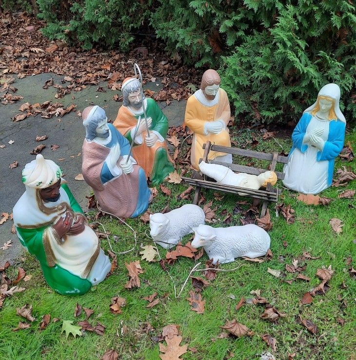 Vintage 1960s Nativity Set blow molds
Poloron Brand
